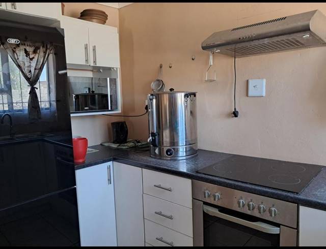 2 BEDROOM HOUSE FOR SALE IN DIAZVILLE